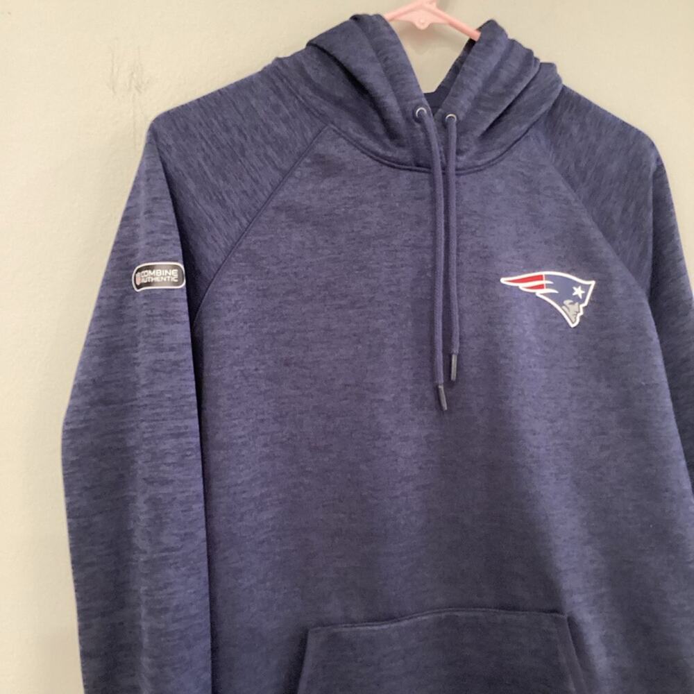 Patriot’s Under Armour Navy Ladies S/P Sweatshirt with Logo on Left Chest NWOT